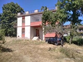 Casa Indipendente in Vendita a Teramo, 170'000€, 340 m²