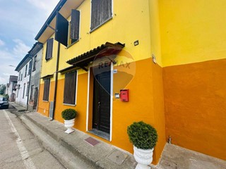 Casa Semi Indipendente in Vendita a Cingia de' Botti, 60'000€, 120 m²