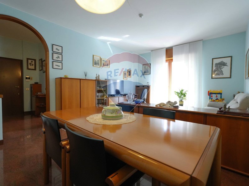 Trilocale in Vendita a Agrate Brianza, 153'000€, 101 m²