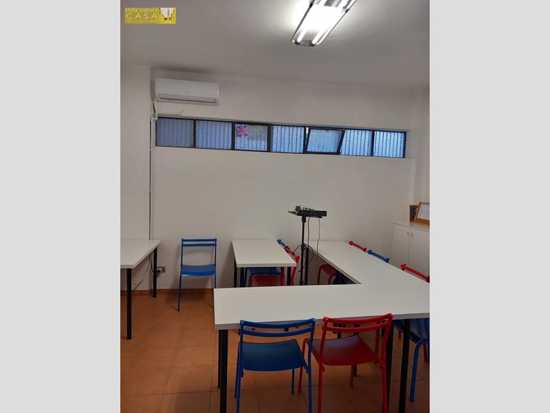 Ufficio in Affitto a Teramo, 350&euro;, 35 m²