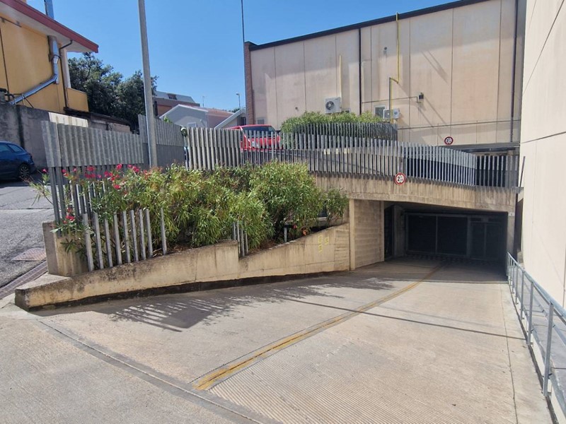 Immobile commerciale in Vendita a Cattolica, 87'000&euro;, 140 m², con Box