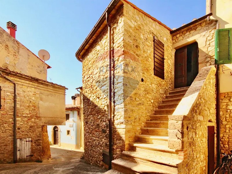 Casa Indipendente in Vendita a Semproniano, 165'000€, 160 m²