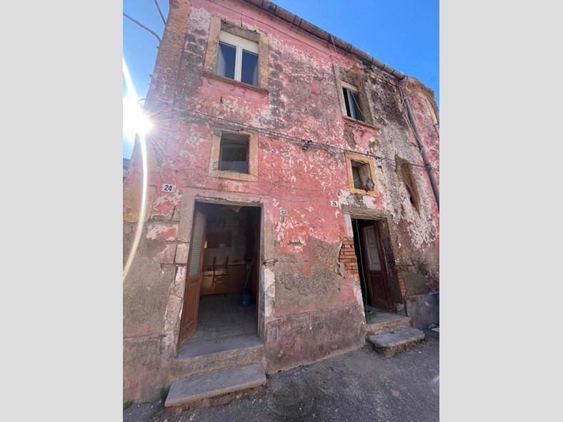 Casa Indipendente in Vendita a Calvi Risorta, 30'000€, 80 m²