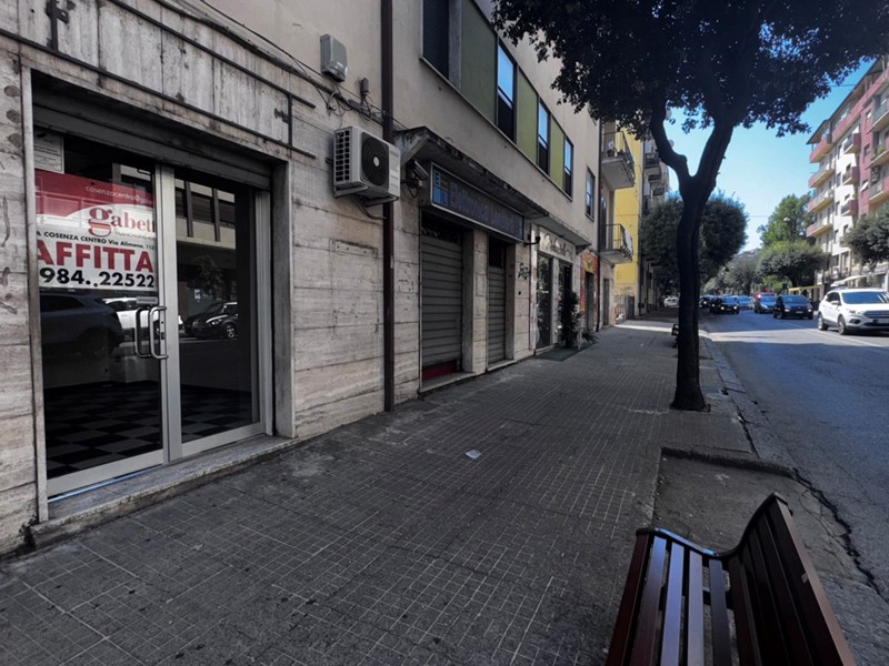 Magazzino in Affitto a Cosenza, 550&euro;, 25 m²