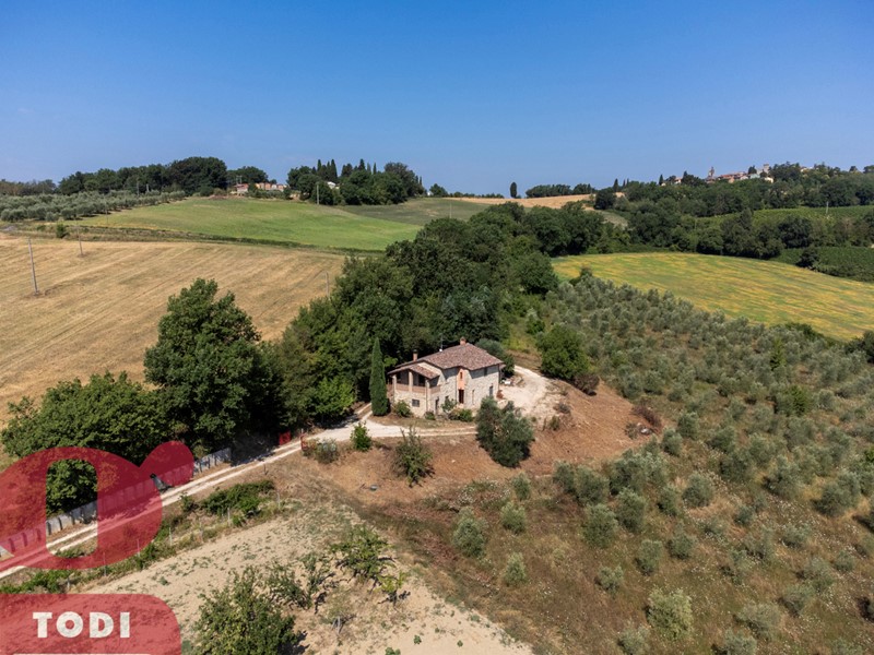 Casale in Vendita a Todi, 420'000€, 240 m²