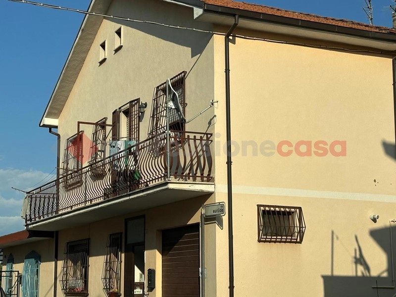 Casa Indipendente in Vendita a Avezzano, 130'000€, 180 m²