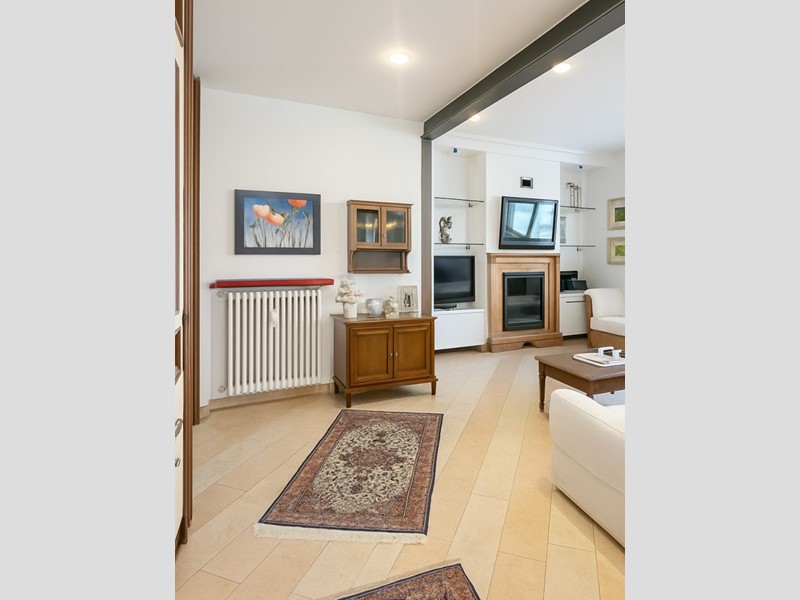 Casa Semi Indipendente in Vendita a Belfiore, 320'000€, 280 m², arredato, con Box