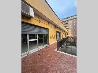 Capannone in Affitto a Frosinone, 600€, 130 m²