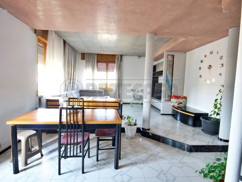 Casa Semi Indipendente in Vendita a Arzignano, 230'000€, 350 m², arredato, con Box