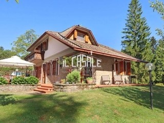 Villa in Vendita a Pelago, zona Consuma, 470'000€, 150 m²