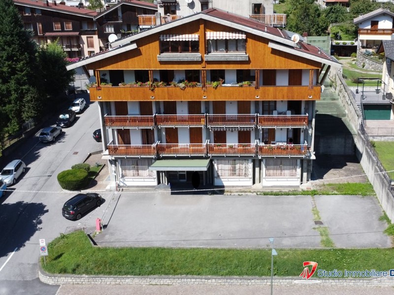 Negozio in Vendita a Edolo, 380 m²
