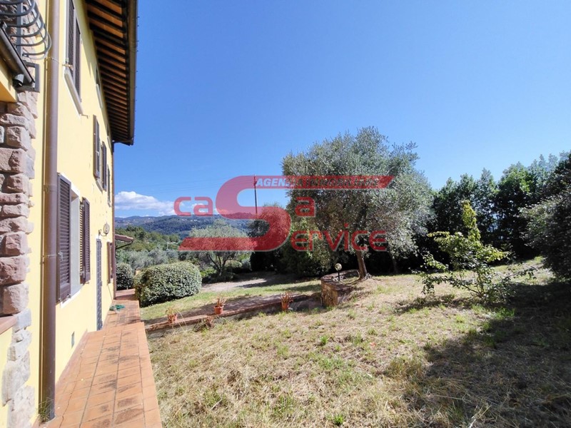 Villa in Vendita a Montecatini Terme, zona Vico, 450'000€, 215 m², con Box