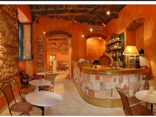 Immobile commerciale in Vendita a Carrara, 153'000€, 174 m²