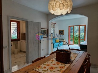 Trilocale in Vendita a Rosignano Marittimo, zona Castiglioncello, 250'000€, 89 m²