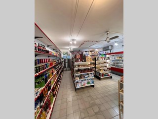 Attività commerciale in Vendita a Bibbona, zona Marina di Bibbona, 50'000€, 120 m²