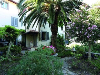 Villa in Vendita a Buti, 570'000€, 600 m²