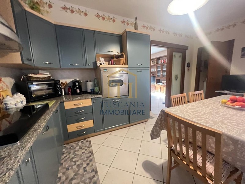 Quadrilocale in Vendita a Colle di Val D'Elsa, 230'000€, 83 m², arredato, con Box