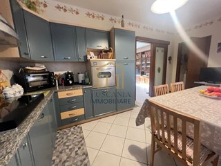 Quadrilocale in Vendita a Colle di Val D'Elsa, 230'000€, 83 m², arredato, con Box