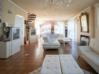 Casa Indipendente in Vendita a Arcevia, 365'000€, 114 m²