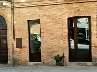 Immobile commerciale in Vendita a Teramo, 95'000€, 68 m²