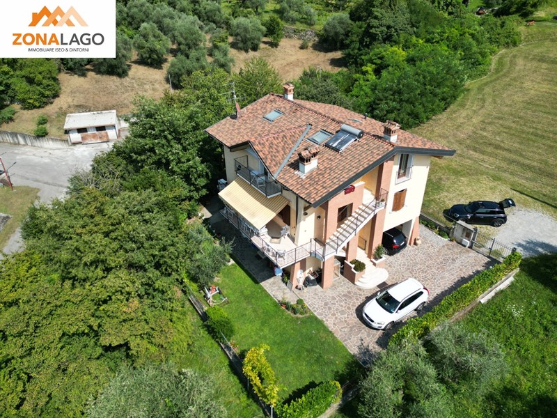 Casa Indipendente in Vendita a Sale Marasino, 870'000€, 350 m²