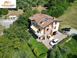 Casa Indipendente in Vendita a Sale Marasino, 870'000€, 350 m²