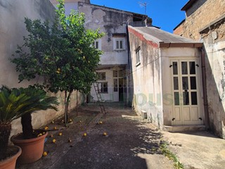 Casa Indipendente in Vendita a Recale, 68'000€, 105 m²