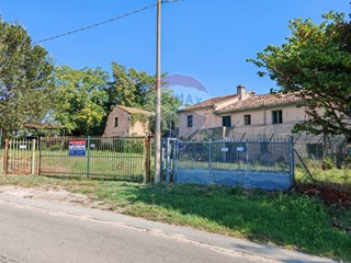 Rustico in Vendita a Recanati, 280'000&euro;, 240 m²