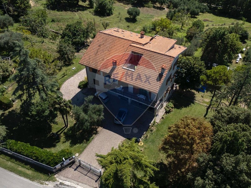 Casa Indipendente in Vendita a Cupramontana, 395'000€, 286 m²