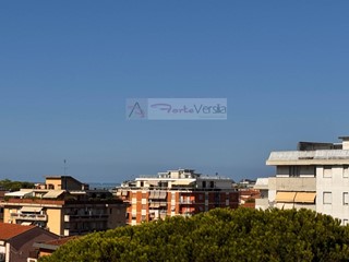 Attico in Vendita a Carrara, 620'000€, 173 m²