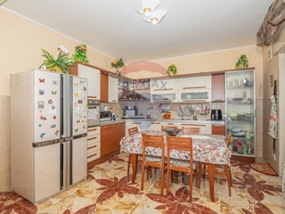 Appartamento in Vendita a Caltagirone, 135'000€, 101 m²