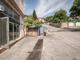 Immobile commerciale in Vendita a Castelplanio, 100'000€, 495 m²