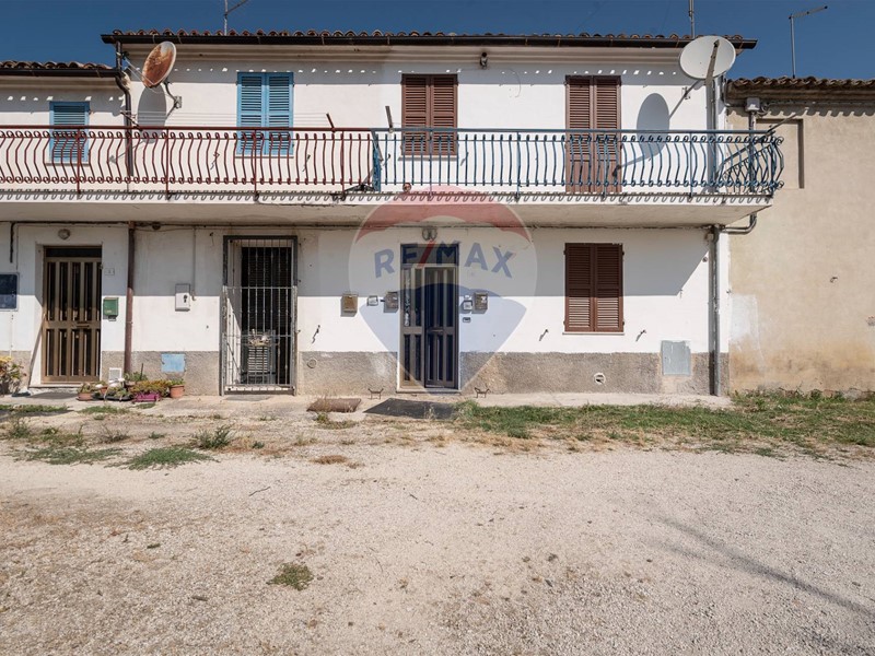 Quadrilocale in Vendita a Castelplanio, 49'000€, 77 m²