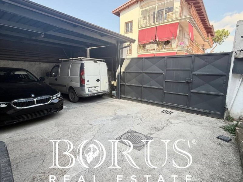 Capannone in Vendita a Cesa, 190'000€, 190 m²