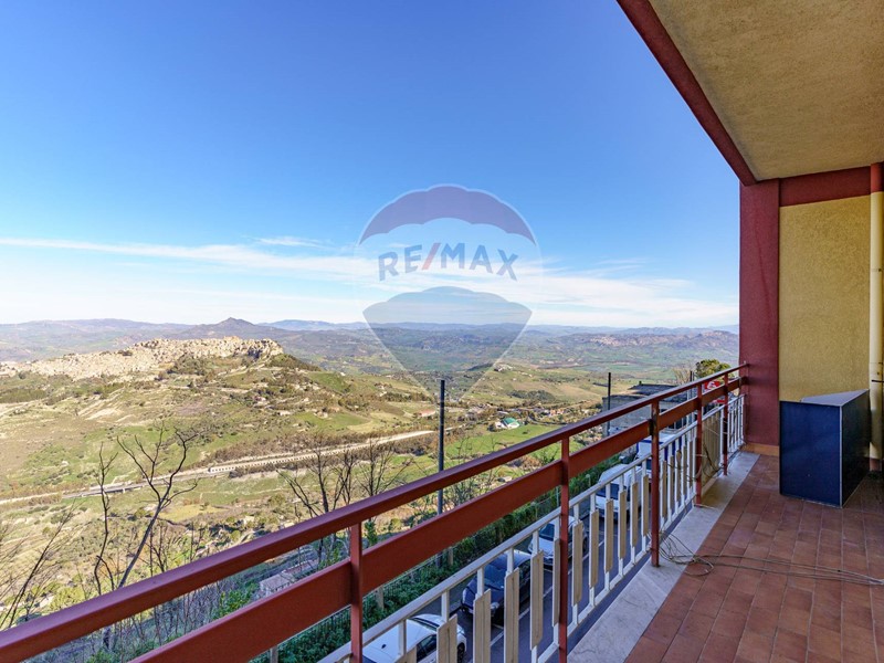 Appartamento in Vendita a Enna, 95'000€, 120 m²