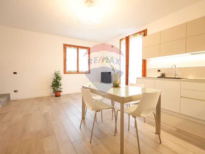 Trilocale in Vendita a Ornago, 227'000€, 93 m²