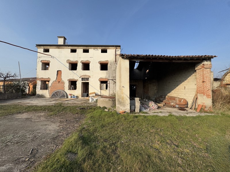 Casale in Vendita a Orgiano, 89'000€, 675 m²