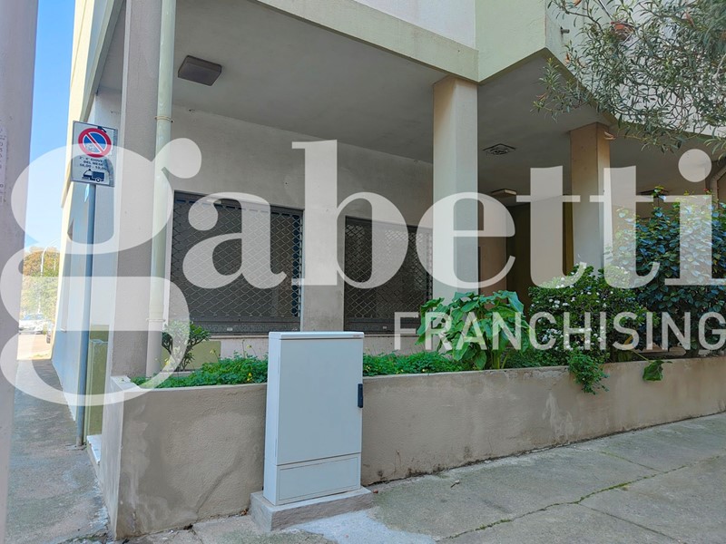 Negozio in Vendita a Assemini, 42'000€, 70 m²