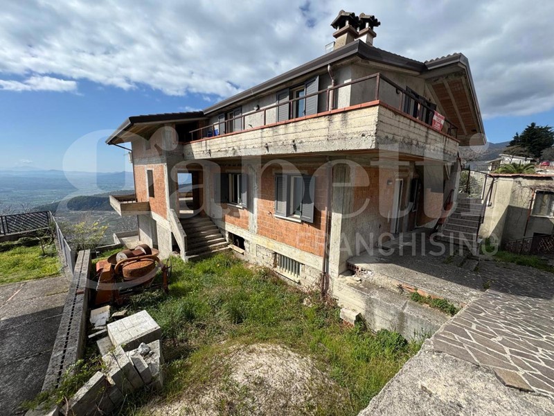 Villa in Vendita a San Gregorio Matese, 175'000€, 500 m²