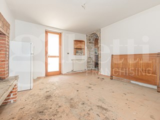 Casa Indipendente in Vendita a Giaveno, 69'000€, 160 m²