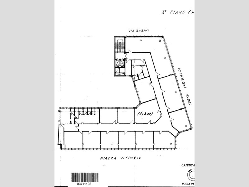 Ufficio in Affitto a Brindisi, 2'500€, 600 m²