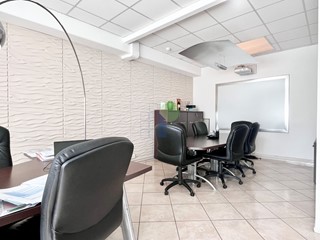 Immobile commerciale in Vendita a Livorno, zona Salviano, 400'000&euro;, 520 m²