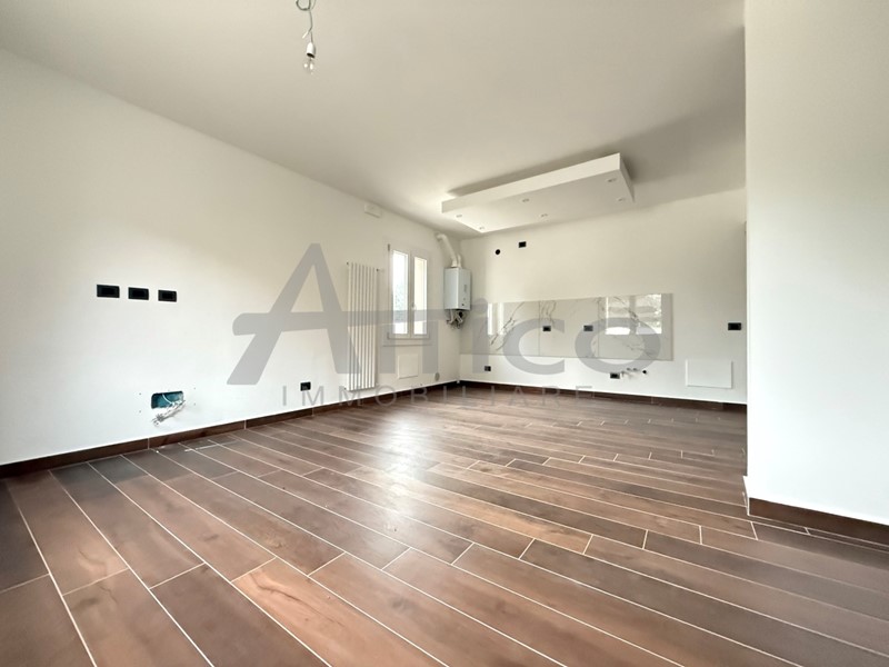 Casa Indipendente in Vendita a Rovigo, zona Tassina, 305'000€, 120 m²