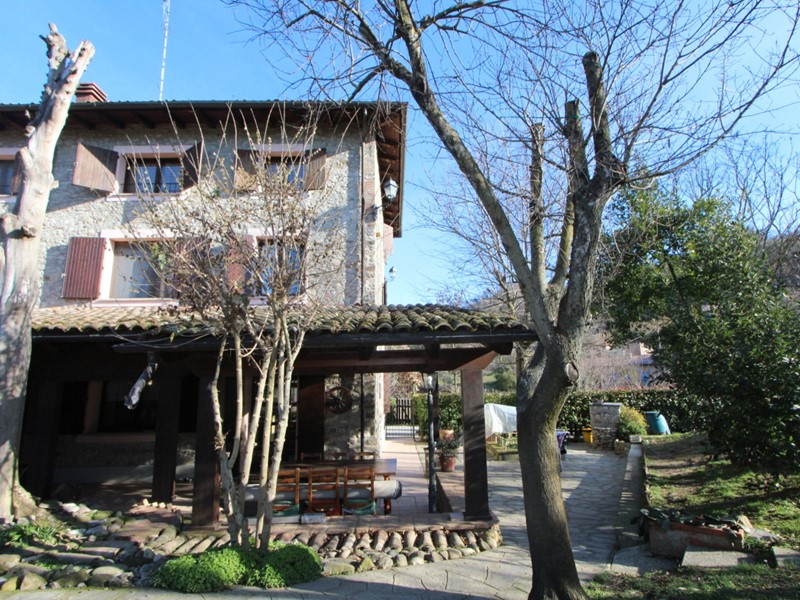 Casa Semi Indipendente in Vendita a Valsamoggia, zona Fagnano, 379'000€, 210 m²