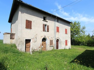Rustico in Vendita a Valsamoggia, zona Castello di Serravalle, 140'000€, 600 m², con Box