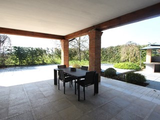 Villa in Vendita a Valsamoggia, zona Calcara, 515'000€, 319 m²