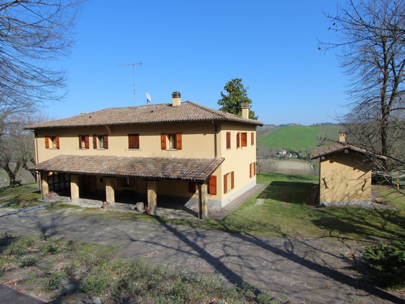 Casa Indipendente in Vendita a Valsamoggia, zona Monteveglio, 528'000€, 420 m², con Box