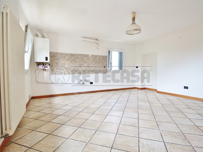 Quadrilocale in Affitto a Nogarole Vicentino, 450€, 135 m², con Box