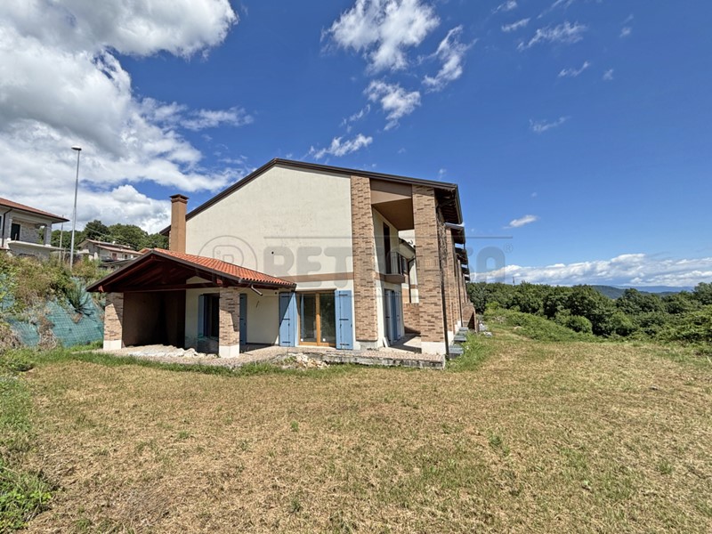 Casa Semi Indipendente in Vendita a Trissino, 275'000&euro;, 268 m², con Box