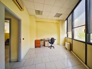 Ufficio in Vendita a Sarzana, zona Centro, 330'000€, 164 m²